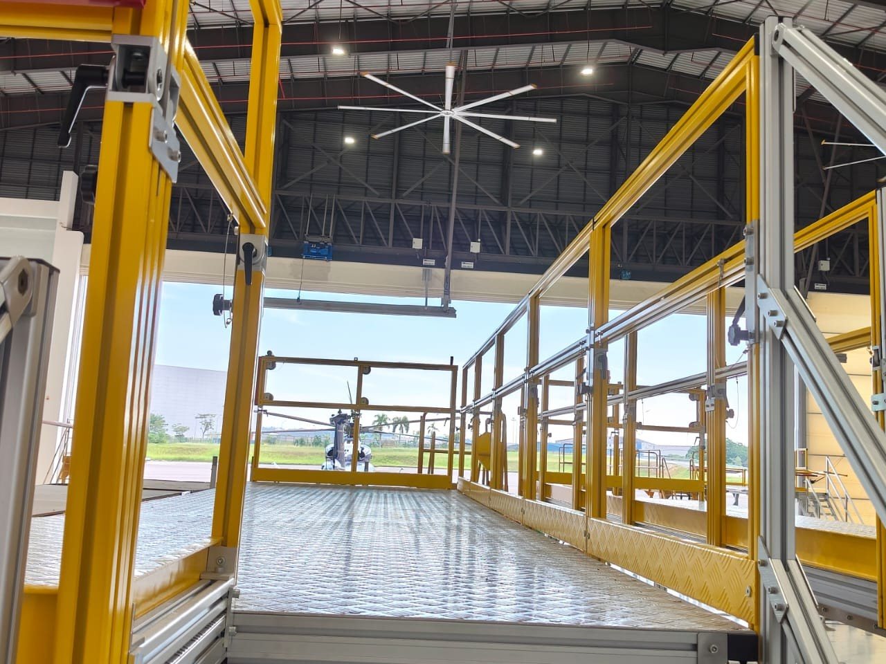 AW139 maintenance platform